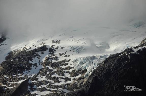 Montanhas e geleiras cercam e delimitam o Valle Los Exploradores, perto da Carretera Austral, região de Puerto Rio Tranquilo, no sul do Chile